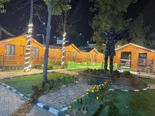 Highway Huts - 8