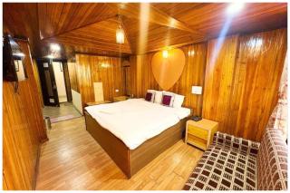 Darjeeling Kanchenjunga Himalayan View ''Hotel Broadway Annecy '' Near Mall Road with #Wi-Fi #Restaurant #Premium & Spacious Room #Prime Location - Best Seller Hotel in Darjeeling - Darjeeling - 5