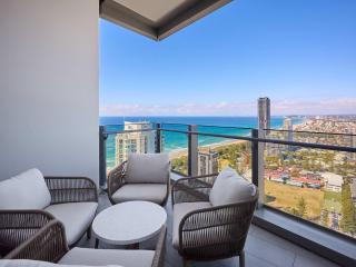 Luxe 3BR Penthouse by beach with Lap Pool & Parking SIGNATURE - Gold Coast - 2