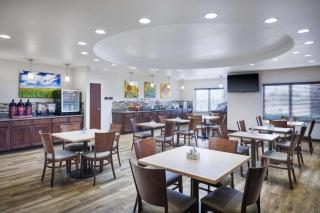 Green Mill Village Hotel & Suites, BW Signature Collection - Arcola - 7