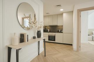 New Renovated Stylish 1 Br Dubai View 73 Floor - 5