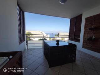 Le Nid Océanique ! Appart T2 avec Terrasse, Vue Mer et Parking Privé en Sous Sol, Proche du Centre Ville de Saint Gilles les Bains - Saint-Gilles-les Bains - 3