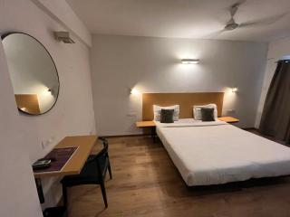 Palette Magarpatta Near Season Mall - Mundhva - 1