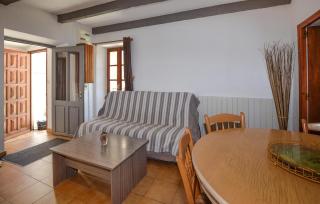 Beautiful Apartment In Rospigliani - - 8