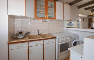 Beautiful Apartment In Rospigliani - - 6
