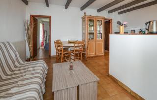 Beautiful Apartment In Rospigliani - - 1