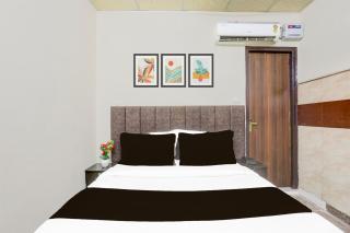 Townhouse Johri Enclave Metro Station Formerly Second Home - Ghaziabad - 1