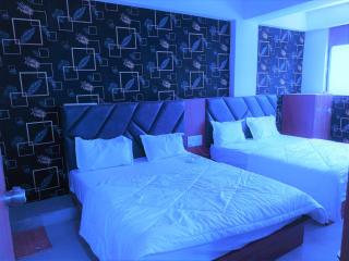 Hotel Reach & Rest - - 5
