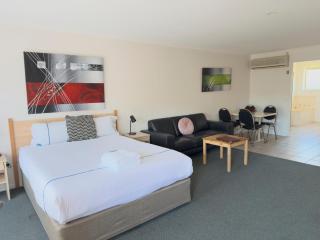 Beachcomber Motel & Apartments - Apollo Bay - 2