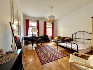 Grand Piano at Astoria - 0