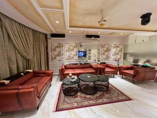Luxury Family Villa - 0
