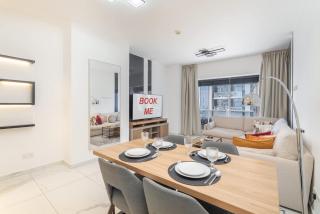 StayShort - Chic Apartment in Marina Sleeps 4 with Canal Views - 9