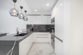 StayShort - Chic Apartment in Marina Sleeps 4 with Canal Views - 2