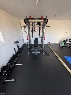 Cosy Home with River Views, Sauna & Gym - 3