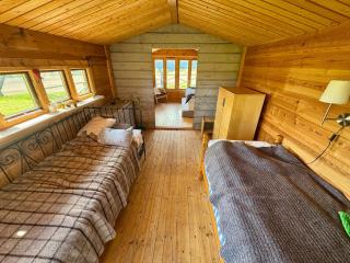 Cosy Home with River Views, Sauna & Gym - - 1