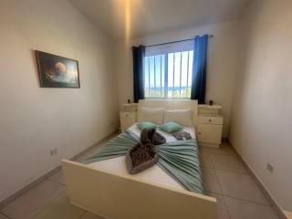 Beach Breeze Bliss - A Radiant Coastal Apartment - 5