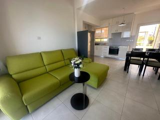 Beach Breeze Bliss - A Radiant Coastal Apartment - 0