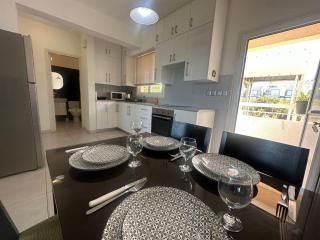 Beach Breeze Bliss - A Radiant Coastal Apartment - 7