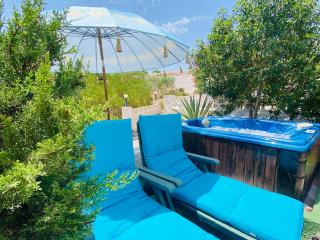 Villa by the sea with jacuzzi, garden & park view - 9