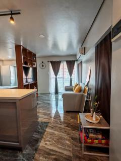Traveler's Nest near Airport, Netflix, Stylish, Cozy with swimming pool - Lapu Lapu City - 0