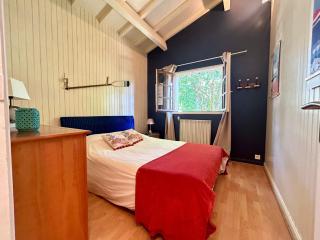 Maison familiale avec piscine au Cap Ferret Gîte chaleureux 5 chambres idéal pour familles avec enfants Proche plages pistes cyclables et forêt Calme confort et nature pour des vacances inoubliables proche Arcachon - 3