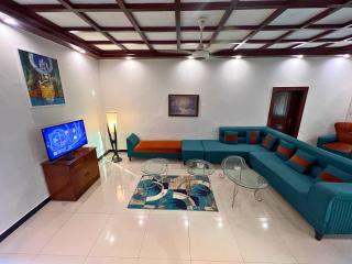 Luxury Family Apartment near centaurus park blue area - Islamabad - 8