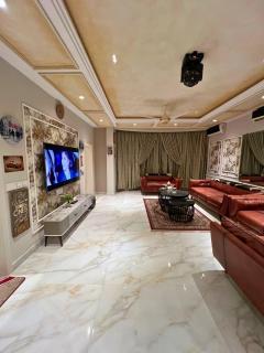 Luxury Family Apartment near centaurus park blue area - Islamabad - 7