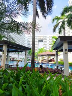 Shell Residences MOA 2 beds by Dad's - 0