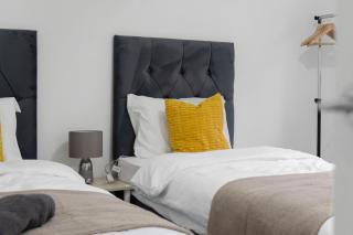 Free Parking - Sleeps 6 - Central - New Interior - Greenock - 8