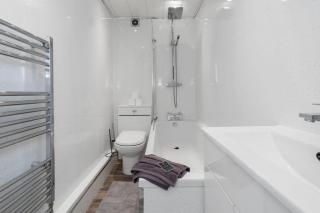 Free Parking - Sleeps 6 - Central - New Interior - Greenock - 2