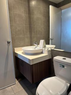Sunset View 1 BR with balcony FREE Pool&Gym Access - Manila - 3