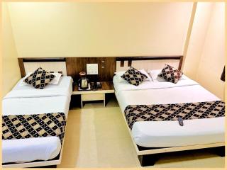 SHIRDI Hotel Sai Bala G Near Shri Sai Baba Temple - Fully Air Conditioned & Well Decorated Rooms - #Restaurant #Lift #Wi-fi #Parking Facilities - A Premium Hotel In SHIRDI - Shirdi - 2