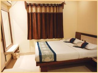 SHIRDI Hotel Sai Bala G Near Shri Sai Baba Temple - Fully Air Conditioned & Well Decorated Rooms - #Restaurant #Lift #Wi-fi #Parking Facilities - A Premium Hotel In SHIRDI - Shirdi - 1