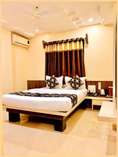 SHIRDI Hotel Sai Bala G Near Shri Sai Baba Temple - Fully Air Conditioned & Well Decorated Rooms - #Restaurant #Lift #Wi-fi #Parking Facilities - A Premium Hotel In SHIRDI - Shirdi - 8