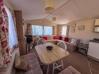 Lovely 6 Berth Caravan With Side Decking On Pakefield Holiday Park Ref 68032B - Lowestoft - 4