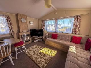 Lovely 6 Berth Caravan With Side Decking On Pakefield Holiday Park Ref 68032B - Lowestoft - 2