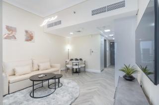 StayShort - Vibrant Studio in JLT Sleeps 4 with Lake Views! - 2