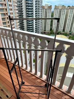 Awesome Sunset View in Venice Luxury Residences, Walk to Everything, 5 mins away to BGC, Direct access to Venice Mall - Manila - 3