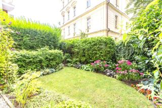 Deluxe Charles Bridge Apt Old Town, Garden View, city centre - Praga - 9