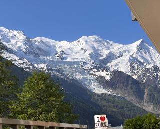 Spacious family nest with balcony in Chamonix - 0