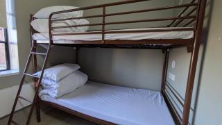 Twin Bunk bed private bedroom Ensuite - 1