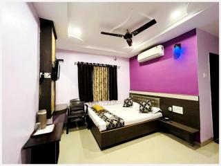 !! SHIRDI Hotel Sai Bala Ji Residency Near Shri Sai Baba Temple - Offers Hygiene & Spacious Rooms - #Restaurant #Wi-fi # Parking & Excellent Customer Service - A Premium Hotel In SHIRDI !! - Shirdi - 0