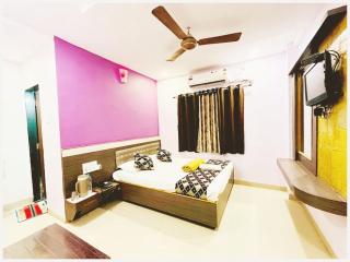 !! SHIRDI Hotel Sai Bala Ji Residency Near Shri Sai Baba Temple - Offers Hygiene & Spacious Rooms - #Restaurant #Wi-fi # Parking & Excellent Customer Service - A Premium Hotel In SHIRDI !! - Shirdi - 9