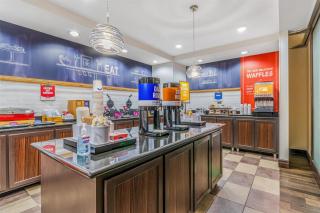 Hampton Inn & Suites Detroit/Airport Romulus - 1