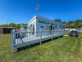 Homely 6 Berth Caravan With Full Decking At Kessingland Beach Ref 90046Bc - Benacre - 5