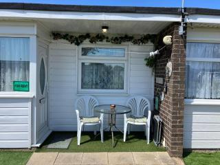 Lovely Chalet Nearby Hemsby Beach In Norfolk Ref 83070S - Hemsby - 6