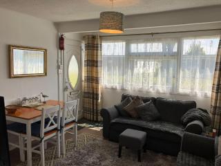 Lovely Chalet Nearby Hemsby Beach In Norfolk Ref 83070S - Hemsby - 4