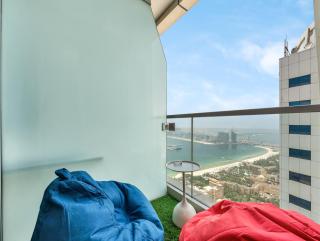Amazing Design Colorfull Flat Palm Jumeirah View in Heart of Marina - 3