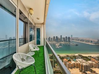 Amazing Design Colorfull Flat Palm Jumeirah View in Heart of Marina - 0