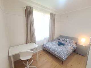 Queen Room in West Ryde Home - E1 - Sydney - 0